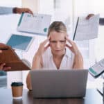 communication en temps réel cause cachée du stress croissant chez les salariés français