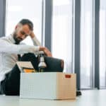 homme licencié apres dénonciation par sa conjointe